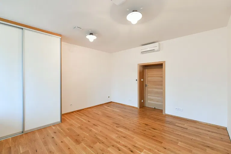 Rooseveltova, Bubeneč - Praha 6 | Pronájem, Byt, 4+kk, 117 m²