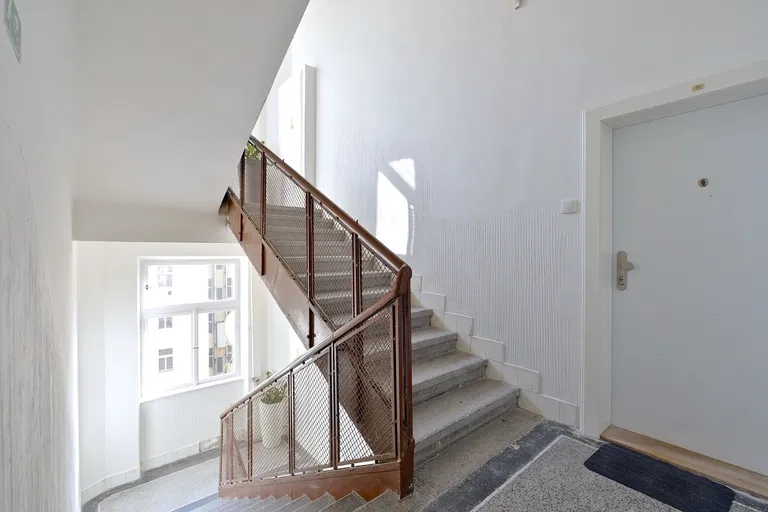 Lucemburská, Vinohrady - Praha 3 | Pronájem, Byt, 1+kk, 30 m²