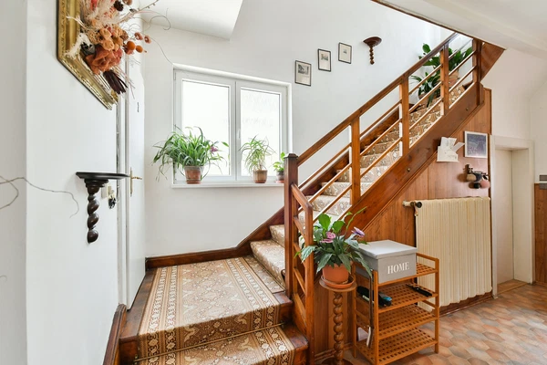 Mezilesni, Lhotka - Prague 4 | Sale, House, Four-bedroom (5+1), 264 m²