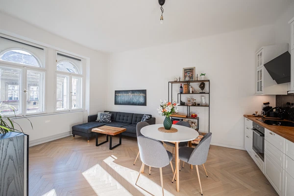 Ostrovského, Smíchov - Prague 5 | Sale, Apartment, One-bedroom (2+kk), 45 m²