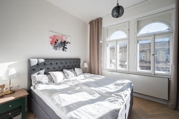 Ostrovského, Smíchov - Prague 5 | Sale, Apartment, One-bedroom (2+kk), 45 m²