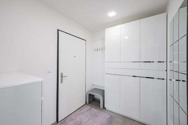 K Učilišti, Štěrboholy - Praha 10 | Pronájem, Byt, 3+kk, 82 m²