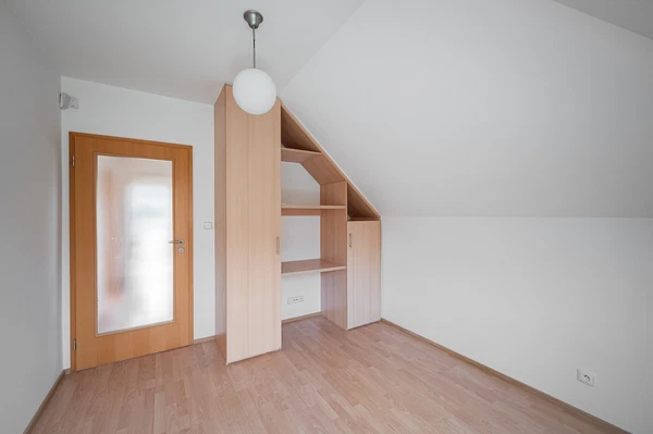 Pod Valem II., Průhonice - Praha-západ | Rent, House, Four-bedroom (5+kk), 190 m²