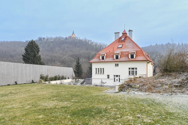 V Šáreckém údolí, Dejvice - Prague 6 | Rent, House, Five-bedroom (6+kk), 250 m²