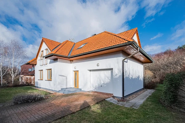 Pod Valem II., Průhonice - Praha-západ | Rent, House, Four-bedroom (5+kk), 190 m²