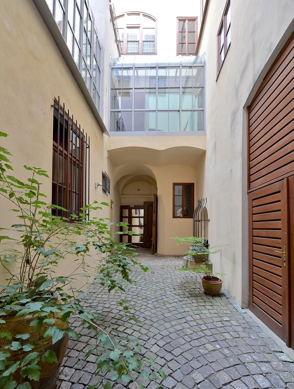 Mostecká, Malá Strana - Prague 1 | Rent, Apartment, One-bedroom (2+kk), 100 m²