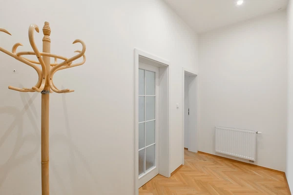 Jugoslávských partyzánů, Bubeneč - Prague 6 | Rent, Apartment, One-bedroom (2+kk), 58 m²