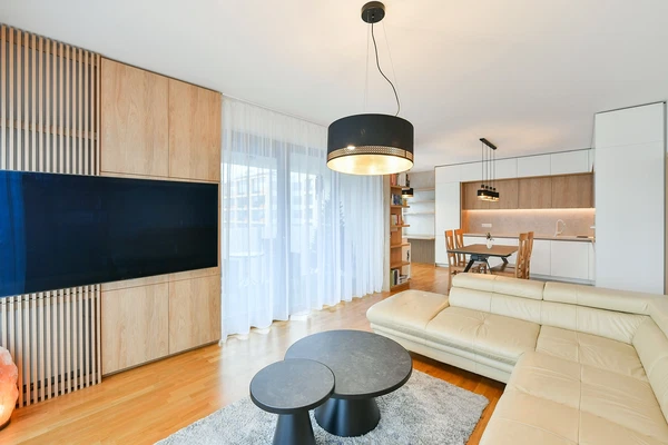 U Mlýnského kanálu, Karlín - Praha 8 | Pronájem, Byt, 4+kk, 120 m²