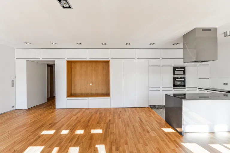 U Zeměpisného ústavu, Bubeneč - Prague 6 | Rent, Apartment, Three-bedroom (4+kk), 142 m²