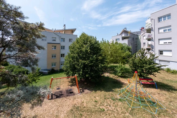 Tichá, Staré Mesto - Bratislava I | Rent, Apartment, Three-bedroom (4+kk), 137 m²