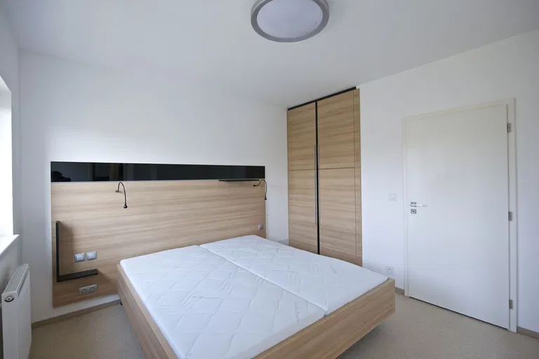 Mezitraťová, Hrdlořezy - Prague 9 | Rent, Apartment, Three-bedroom (4+kk), 167 m²