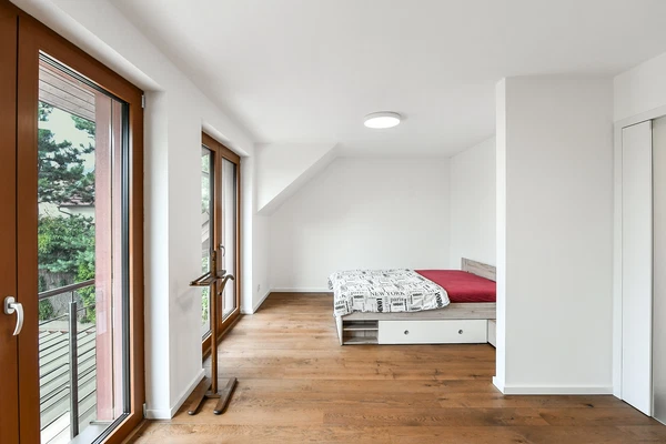 Burdova, Kyje - Praha 9 | Prodej, Rodinný dům, 7+kk, 265 m²