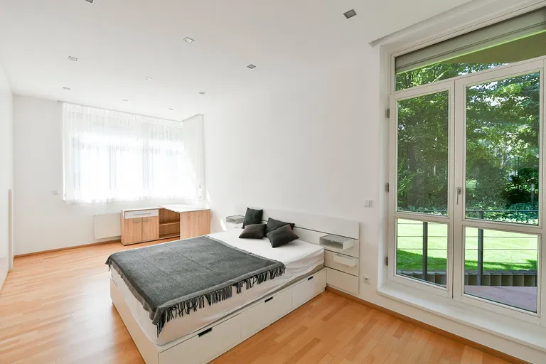 V Tišině, Bubeneč - Praha 6 | Pronájem, Byt, 4+1, 248 m²