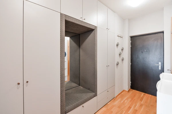 V Přístavu, Holešovice - Praha 7 | Pronájem, Byt, 2+kk, 77 m²