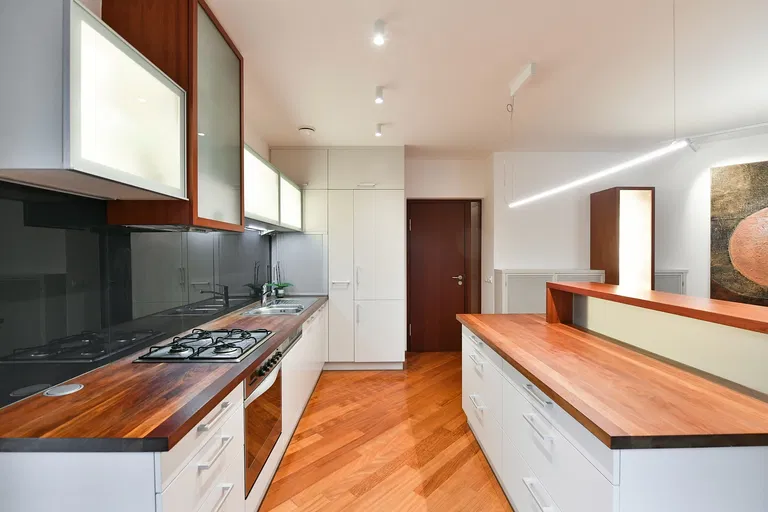 Pod Kaštany, Bubeneč - Prague 6 | Rent, Apartment, Three-bedroom (4+1), 166 m²