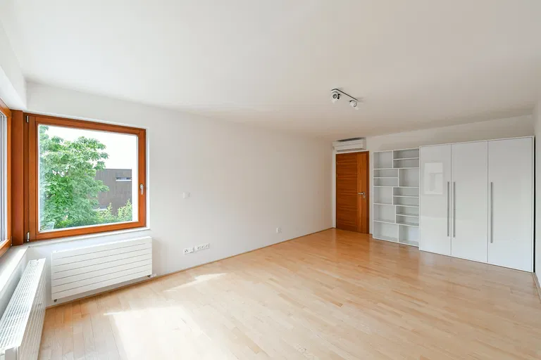 Vacínovská, Jinonice - Prague 5 | Rent, House, Five-bedroom (6+kk), 360 m²