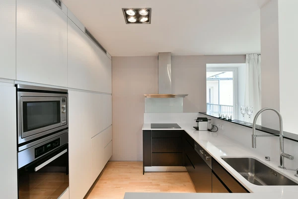 U Zeměpisného ústavu, Bubeneč - Praha 6 | Pronájem, Byt, 5+kk, 270 m²