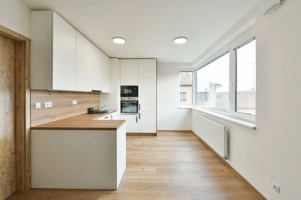 Třešňová, Hloubětín - Praha 9 | Pronájem, Byt, 2+kk, 44 m²