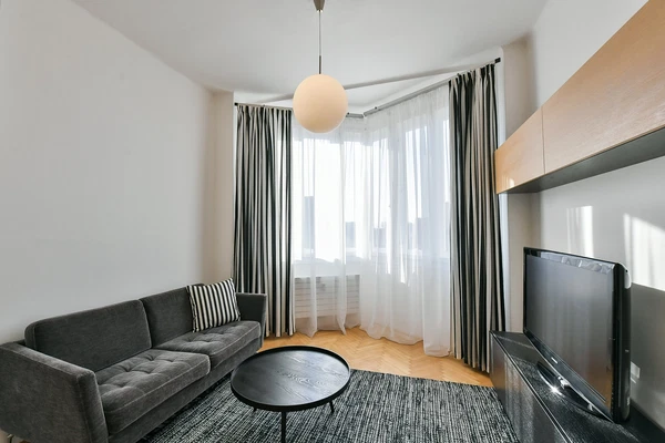 Hradešínská, Vinohrady - Prague 10 | Rent, Apartment, One-bedroom (2+kk), 55 m²