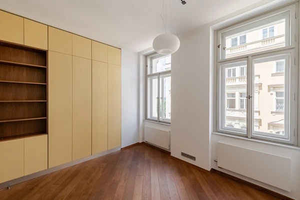 U Rajské zahrady, Žižkov - Prague 3 | Rent, Apartment, Three-bedroom (4+kk), 120 m²