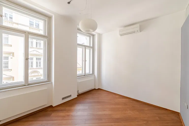 U Rajské zahrady, Žižkov - Prague 3 | Rent, Apartment, Three-bedroom (4+kk), 124 m²