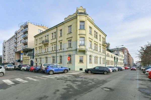 Chrudimská, Vinohrady - Prague 3 | Rent, Office building, 253 m²