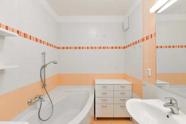 Kovanecká, Libeň - Prague 9 | Rent, Apartment, Three-bedroom (4+kk), 105 m²