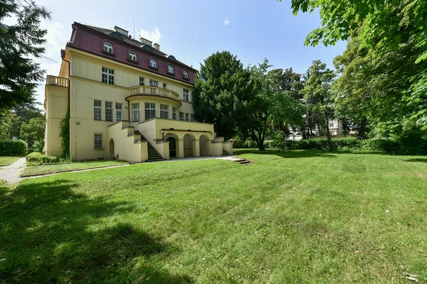 U Vorlíků, Bubeneč - Prague 6 | Rent, Office space, 951 m²