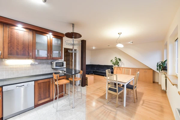 U Kombinátu, Strašnice - Praha 10 | Pronájem, Byt, 4+kk, 105 m²