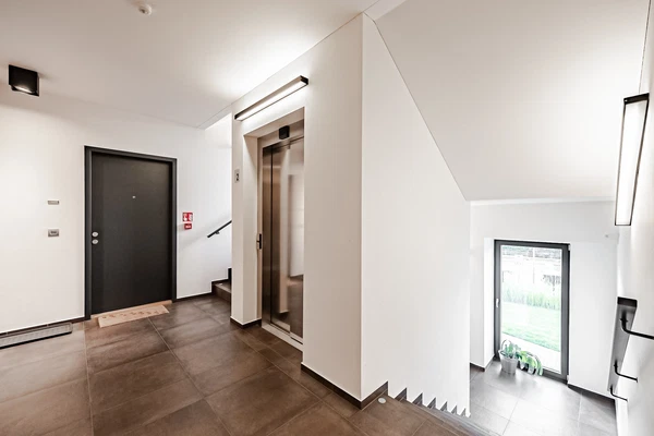 Menclova, Libeň - Prague 8 | Sale, Apartment, Two-bedroom (3+kk), 112 m²