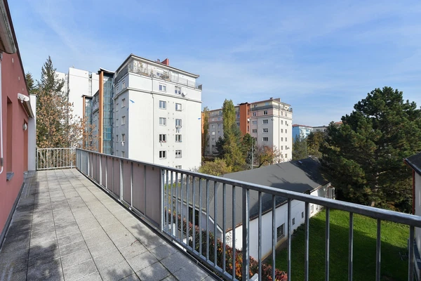 Flajská, Strašnice - Prague 10 | Rent, Apartment, Three-bedroom (4+1), 90 m²