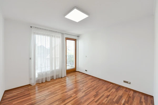 Flajská, Strašnice - Prague 10 | Rent, Apartment, Three-bedroom (4+1), 90 m²