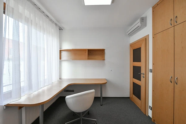 Flajská, Strašnice - Prague 10 | Rent, Apartment, Three-bedroom (4+1), 90 m²