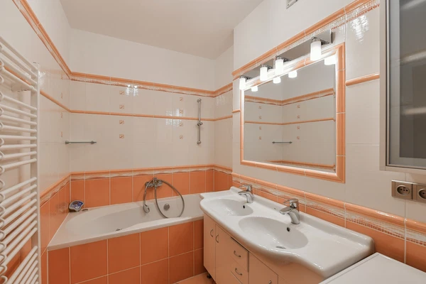 Flajská, Strašnice - Prague 10 | Rent, Apartment, Three-bedroom (4+1), 90 m²