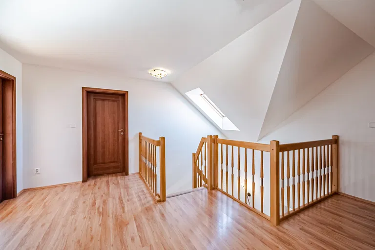 Dubová, Horoměřice - Praha-západ | Rent, House, Four-bedroom (5+kk), 280 m²