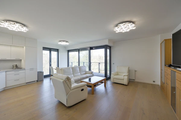 Menclova, Libeň - Prague 8 | Rent, Apartment, Three-bedroom (4+kk), 114 m²