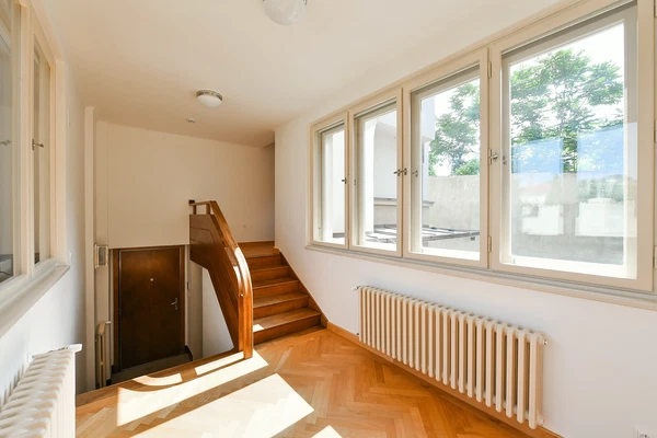 Apolinářská, Nové Město - Prague 2 | Rent, Apartment, Seven-bedroom (8+1), 281 m²