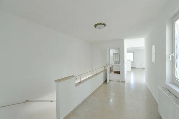 Běžná, Strašnice - Prague 10 | Rent, Apartment, Two-bedroom (3+kk), 90 m²