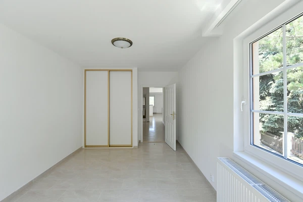 Běžná, Strašnice - Prague 10 | Rent, Apartment, Two-bedroom (3+kk), 90 m²