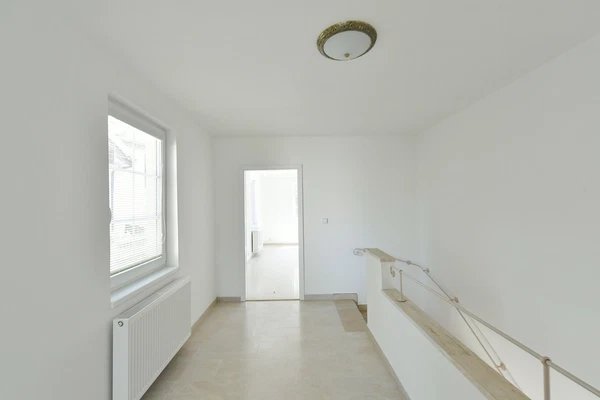 Běžná, Strašnice - Prague 10 | Rent, Apartment, Two-bedroom (3+kk), 90 m²