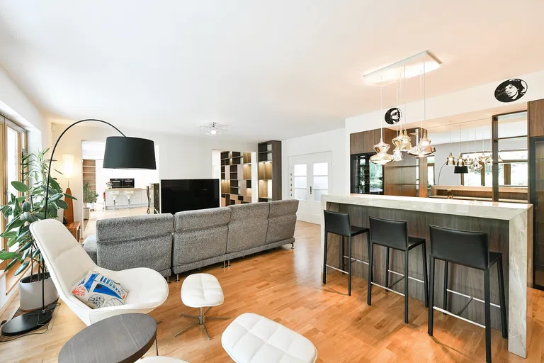 Šlikova, Břevnov - Prague 6 | Rent, Apartment, Three-bedroom (4+kk), 261 m²