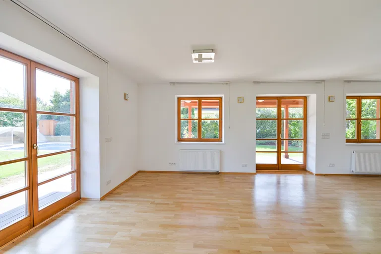 Pomněnková, Průhonice - Praha-západ | Rent, House, Seven-bedroom (8+kk), 300 m²