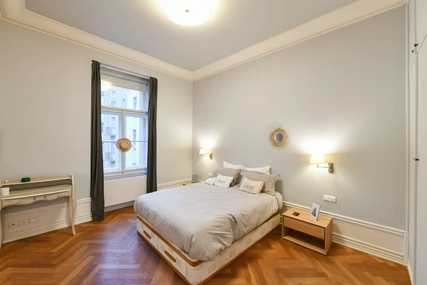 Trojanova, Nové Město - Prague 2 | Sale, Apartment, Four-bedroom (5+1), 207 m²