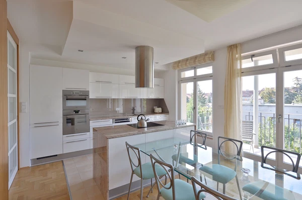 Benešovská, Vinohrady - Prague 10 | Rent, Apartment, Four-bedroom (5+kk), 130 m²