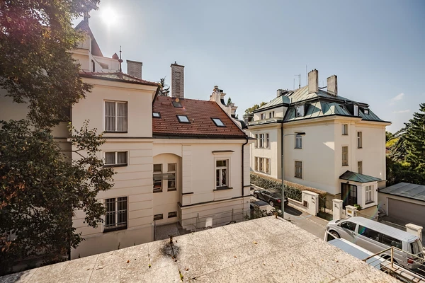 Pětidomí, Bubeneč - Prague 6 | Sale, Apartment building, 674 m²