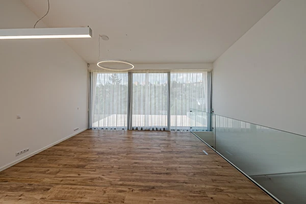 Na Dlážděnce, Troja - Prague 8 | Rent, House, Three-bedroom (4+kk), 218 m²