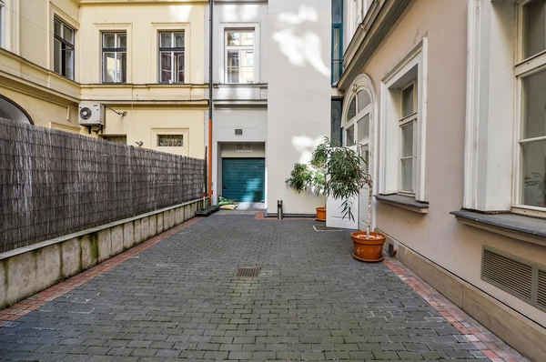 Za Poříčskou bránou, Karlín - Prague 8 | Rent, Retail space, 333 m²