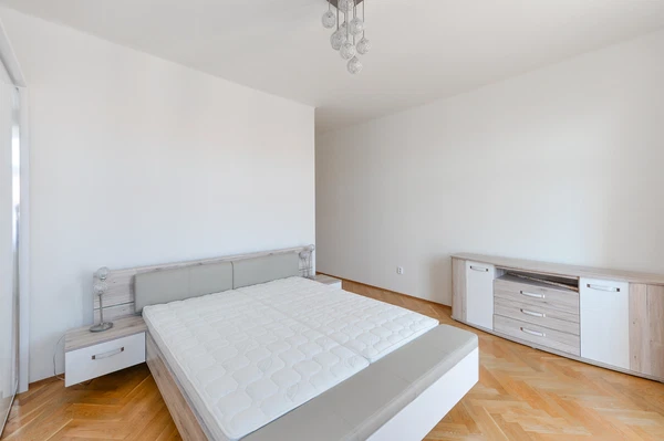 Jugoslávských partyzánů, Bubeneč - Prague 6 | Rent, Apartment, Three-bedroom (4+1), 141 m²