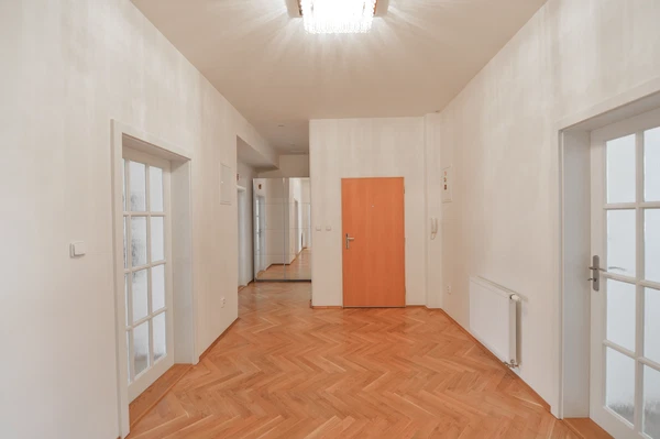 Jugoslávských partyzánů, Bubeneč - Prague 6 | Rent, Apartment, Three-bedroom (4+1), 141 m²