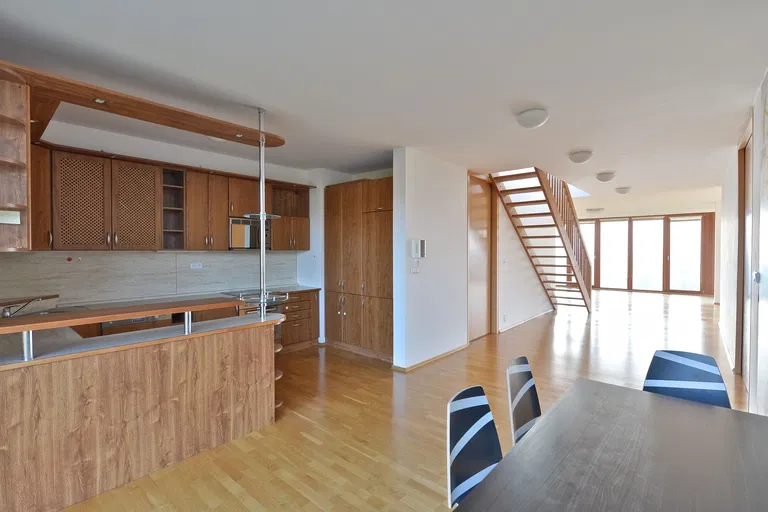 Šermířská, Břevnov - Prague 6 | Rent, Apartment, Three-bedroom (4+1), 232 m²